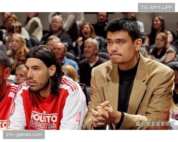 斯科拉无球策应改变进攻节奏，老将经验主导内线攻防