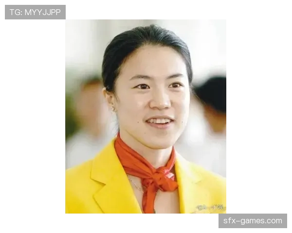 王楠退役后这生活也太让人羡慕了，天天带娃打高尔夫，自律得像还在役